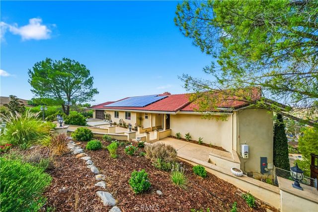 30990 Blackhorse Drive, Canyon Lake, CA 92587