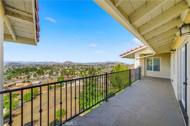 30990 Blackhorse Drive, Canyon Lake, CA 92587