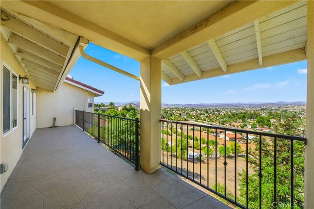 30990 Blackhorse Drive, Canyon Lake, CA 92587