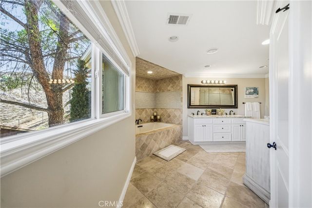 30990 Blackhorse Drive, Canyon Lake, CA 92587