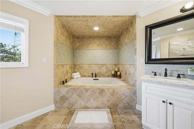 30990 Blackhorse Drive, Canyon Lake, CA 92587