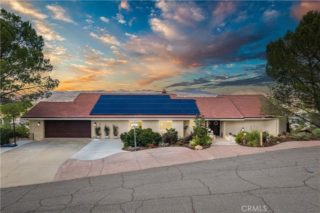 30990 Blackhorse Drive, Canyon Lake, CA 92587