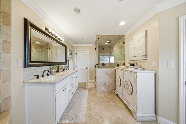 30990 Blackhorse Drive, Canyon Lake, CA 92587