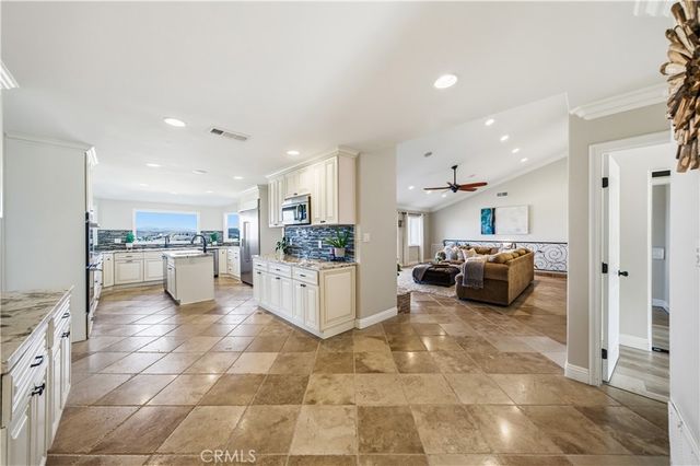 30990 Blackhorse Drive, Canyon Lake, CA 92587