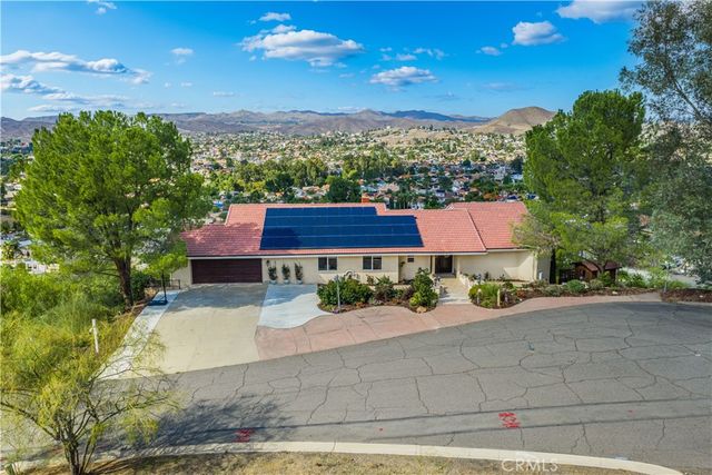30990 Blackhorse Drive, Canyon Lake, CA 92587