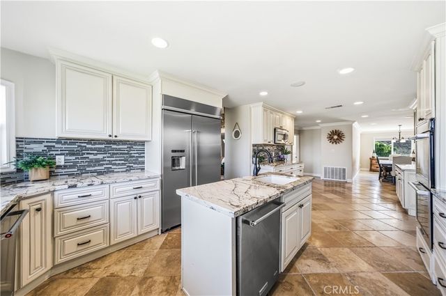 30990 Blackhorse Drive, Canyon Lake, CA 92587