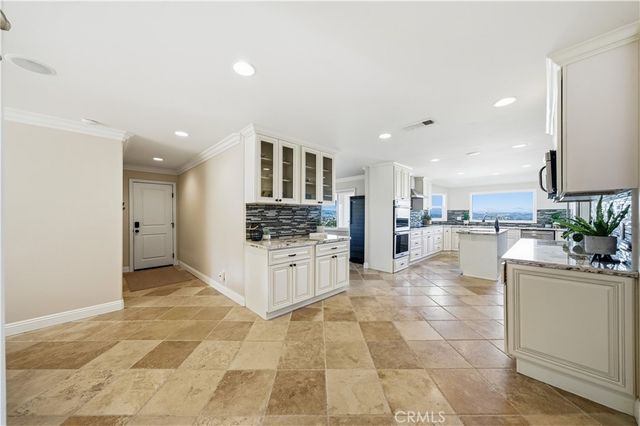 30990 Blackhorse Drive, Canyon Lake, CA 92587
