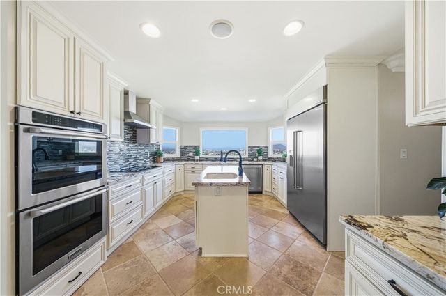 30990 Blackhorse Drive, Canyon Lake, CA 92587