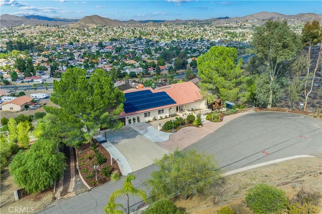 30990 Blackhorse Drive, Canyon Lake, CA 92587