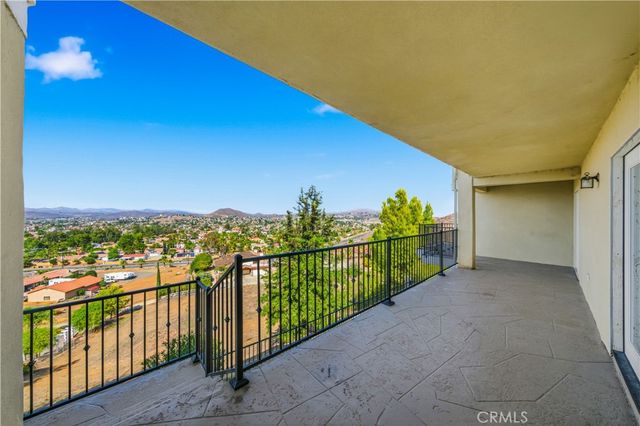 30990 Blackhorse Drive, Canyon Lake, CA 92587