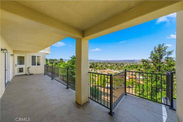 30990 Blackhorse Drive, Canyon Lake, CA 92587