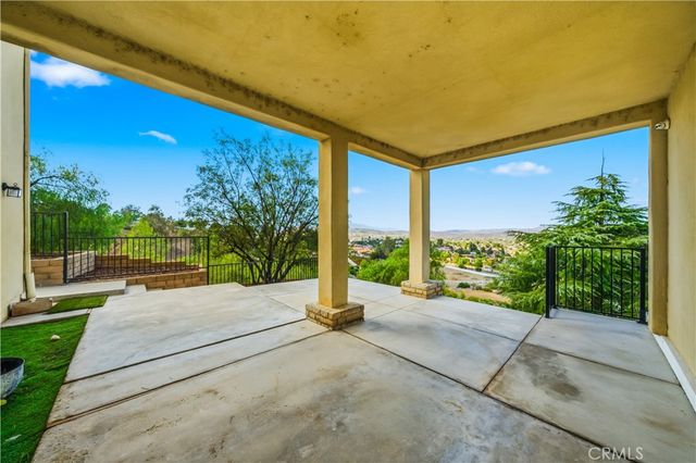 30990 Blackhorse Drive, Canyon Lake, CA 92587
