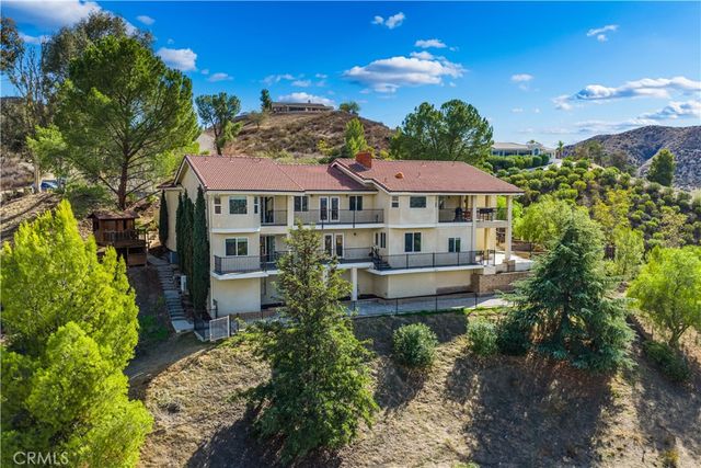 30990 Blackhorse Drive, Canyon Lake, CA 92587