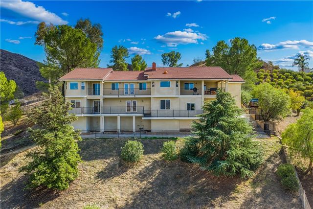 30990 Blackhorse Drive, Canyon Lake, CA 92587