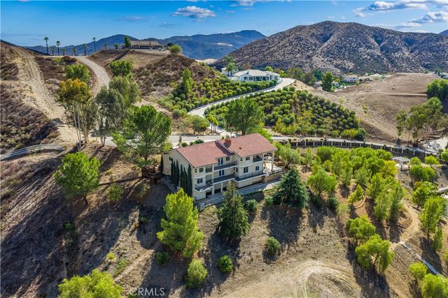 30990 Blackhorse Drive, Canyon Lake, CA 92587