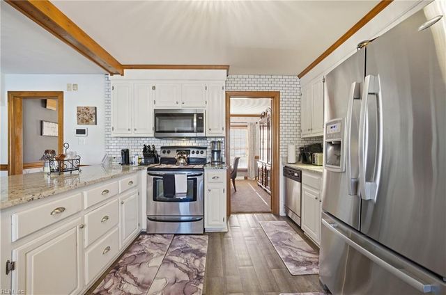 4108 Lakeview DR, Chesapeake, VA 23323