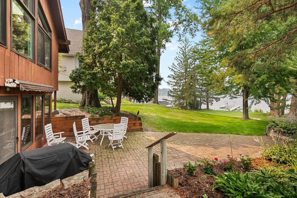 5059 Alameda Street, Shoreview, MN 55126 — photo 4