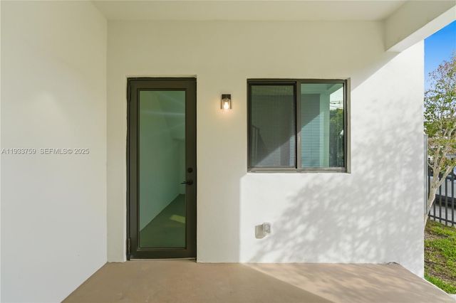 1393 NW 31st St A, Miami, FL 33142