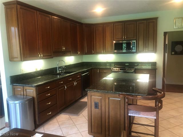 8135 Thackeray Court, Broadview Heights, OH 44147