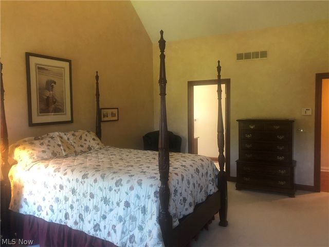 8135 Thackeray Court, Broadview Heights, OH 44147
