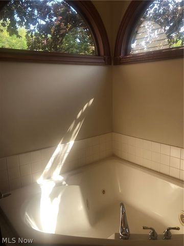 8135 Thackeray Court, Broadview Heights, OH 44147