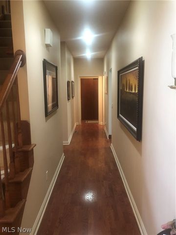 8135 Thackeray Court, Broadview Heights, OH 44147