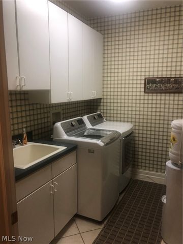 8135 Thackeray Court, Broadview Heights, OH 44147