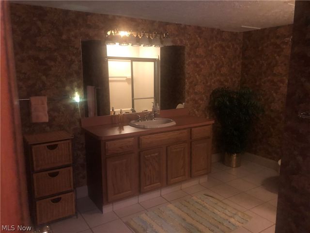 8135 Thackeray Court, Broadview Heights, OH 44147