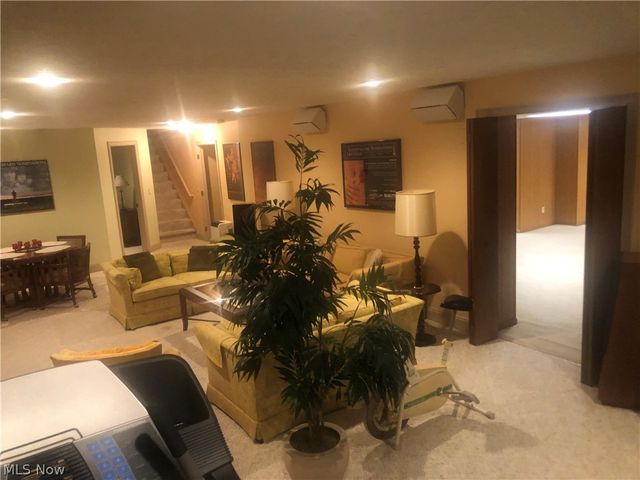 8135 Thackeray Court, Broadview Heights, OH 44147
