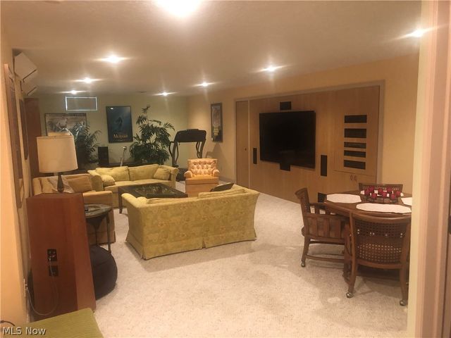 8135 Thackeray Court, Broadview Heights, OH 44147