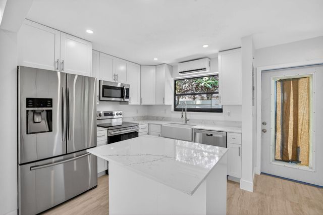 1403 NE 13th Street, Fort Lauderdale, FL 33304