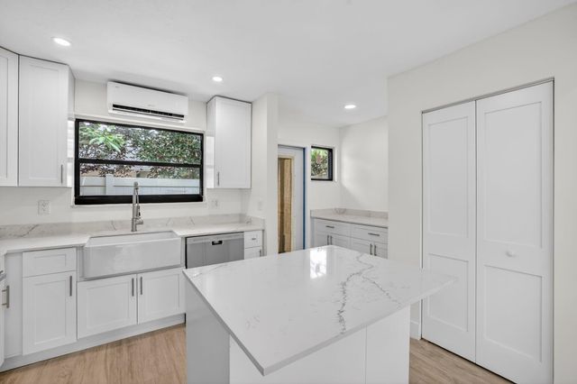 1403 NE 13th Street, Fort Lauderdale, FL 33304