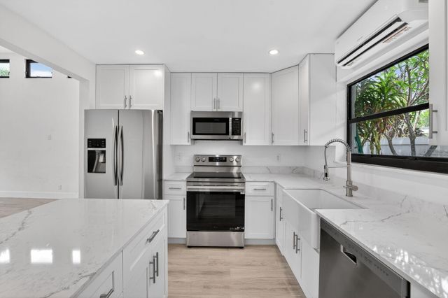 1403 NE 13th Street, Fort Lauderdale, FL 33304
