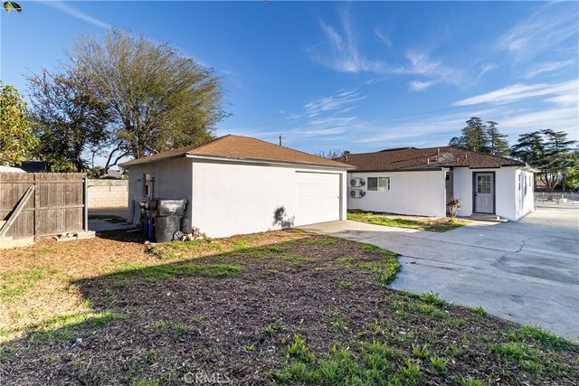 16748 16744 Athol, Fontana, CA 92335