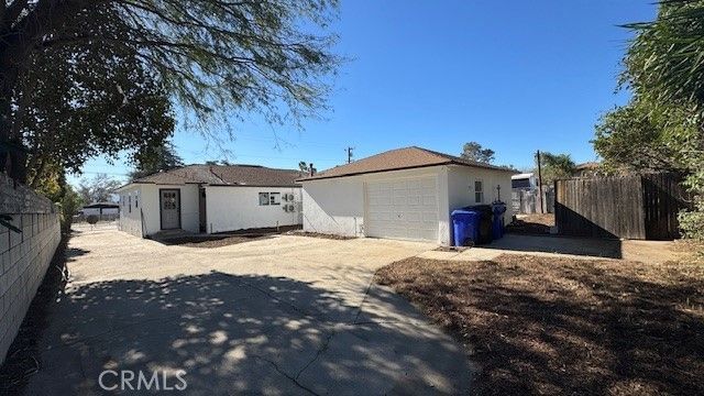 16748 16744 Athol, Fontana, CA 92335