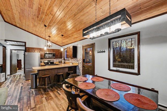 56 DRYDEN DR, Albrightsville, PA 18210