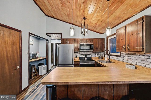 56 DRYDEN DR, Albrightsville, PA 18210