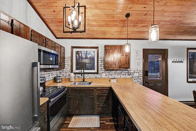 56 DRYDEN DR, Albrightsville, PA 18210