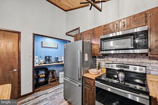 56 DRYDEN DR, Albrightsville, PA 18210