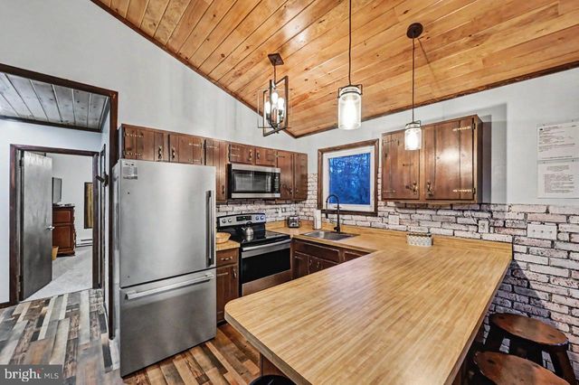 56 DRYDEN DR, Albrightsville, PA 18210