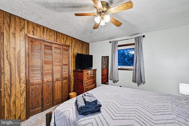 56 DRYDEN DR, Albrightsville, PA 18210