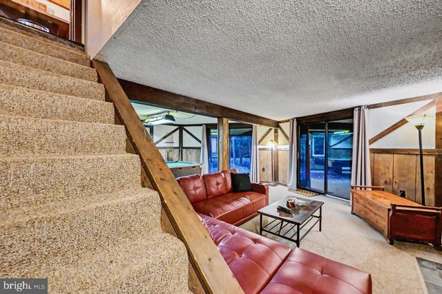 56 DRYDEN DR, Albrightsville, PA 18210