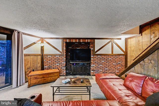 56 DRYDEN DR, Albrightsville, PA 18210