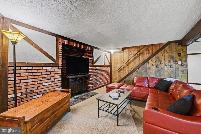 56 DRYDEN DR, Albrightsville, PA 18210