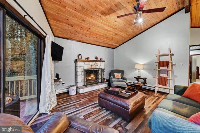 56 DRYDEN DR, Albrightsville, PA 18210