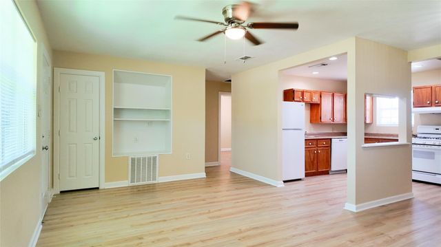 1221 Bayou Shore Drive, Galveston, TX 77551