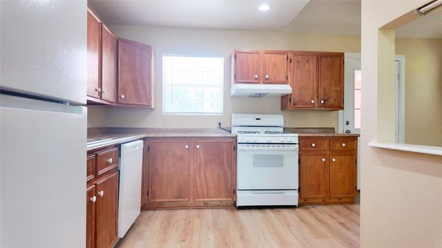 1221 Bayou Shore Drive, Galveston, TX 77551