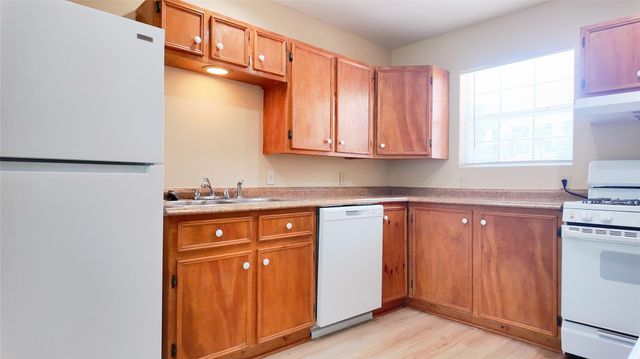1221 Bayou Shore Drive, Galveston, TX 77551