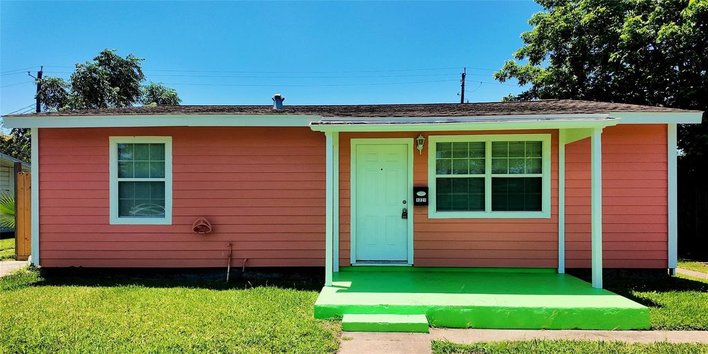 1221 Bayou Shore Drive, Galveston, TX 77551