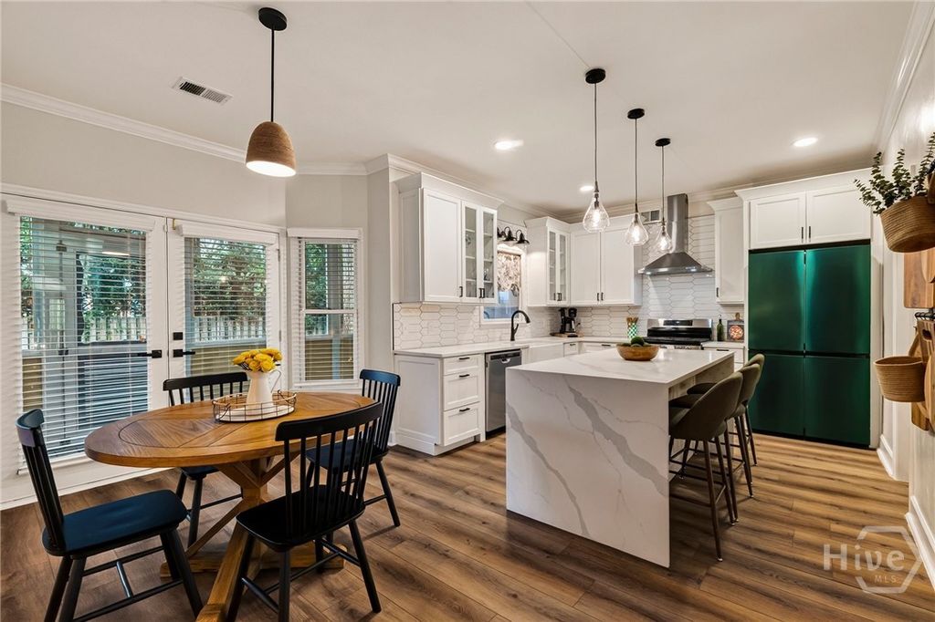 Image 18 of property listing at 9 Devon Road, Savannah, GA 31419